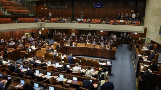 הכנסת אישרה סופית את החוק שמונע התפלגות של 4 ח