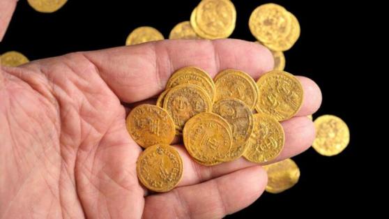 מטמון של 44 מטבעות זהב בני כ-1,400 שנה התגלה בבניאס
